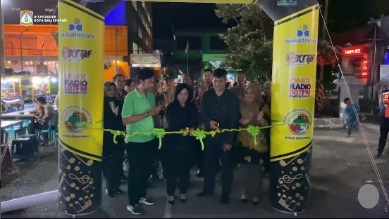 Kadisporapar mewakili Pemerintah Kota Balikpapan membuka kegiatan Bekapai Food Space