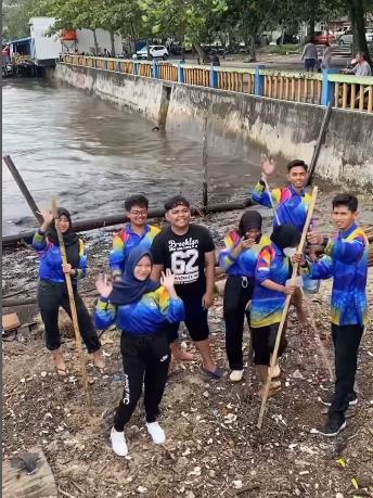 Pemuda Peduli lingkungan asri dan bersih(Pepelingasih) Kota Balikpapan mengadakan kegiatan yg bertema"Aksi & Peduli Lingkungan"